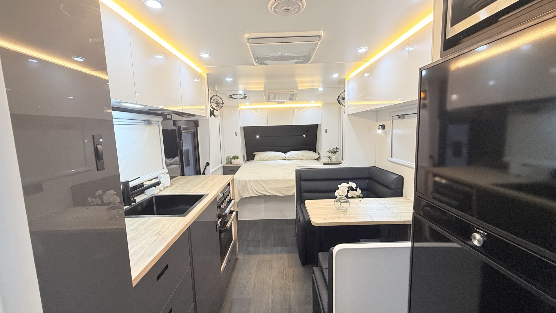 Tanzanite 21 Interior Main